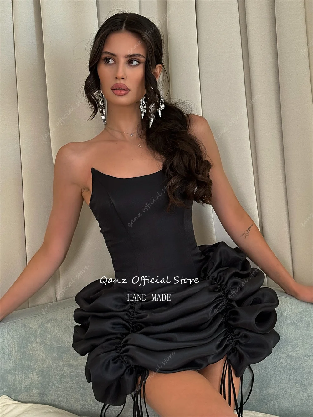 Qanz فساتين حفلة موسيقية سوداء صغيرة على شكل حرف A بدون أكمام مفتوحة من الخلف مثيرة قصيرة بلاكلي نسائي مساء مخصص #6
