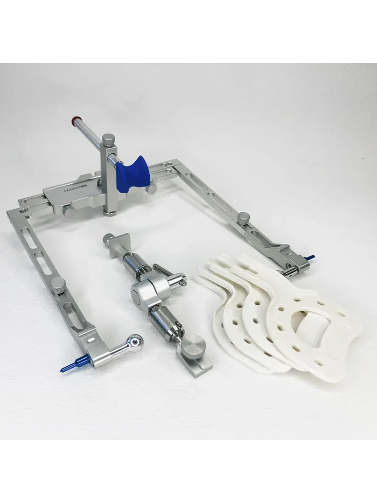 Zahnärzte beleuchtet die Schädelachsenposition der Maxilla mit dem anatomischen Daten des Artex-Facebow-Transports in das Dentallabor