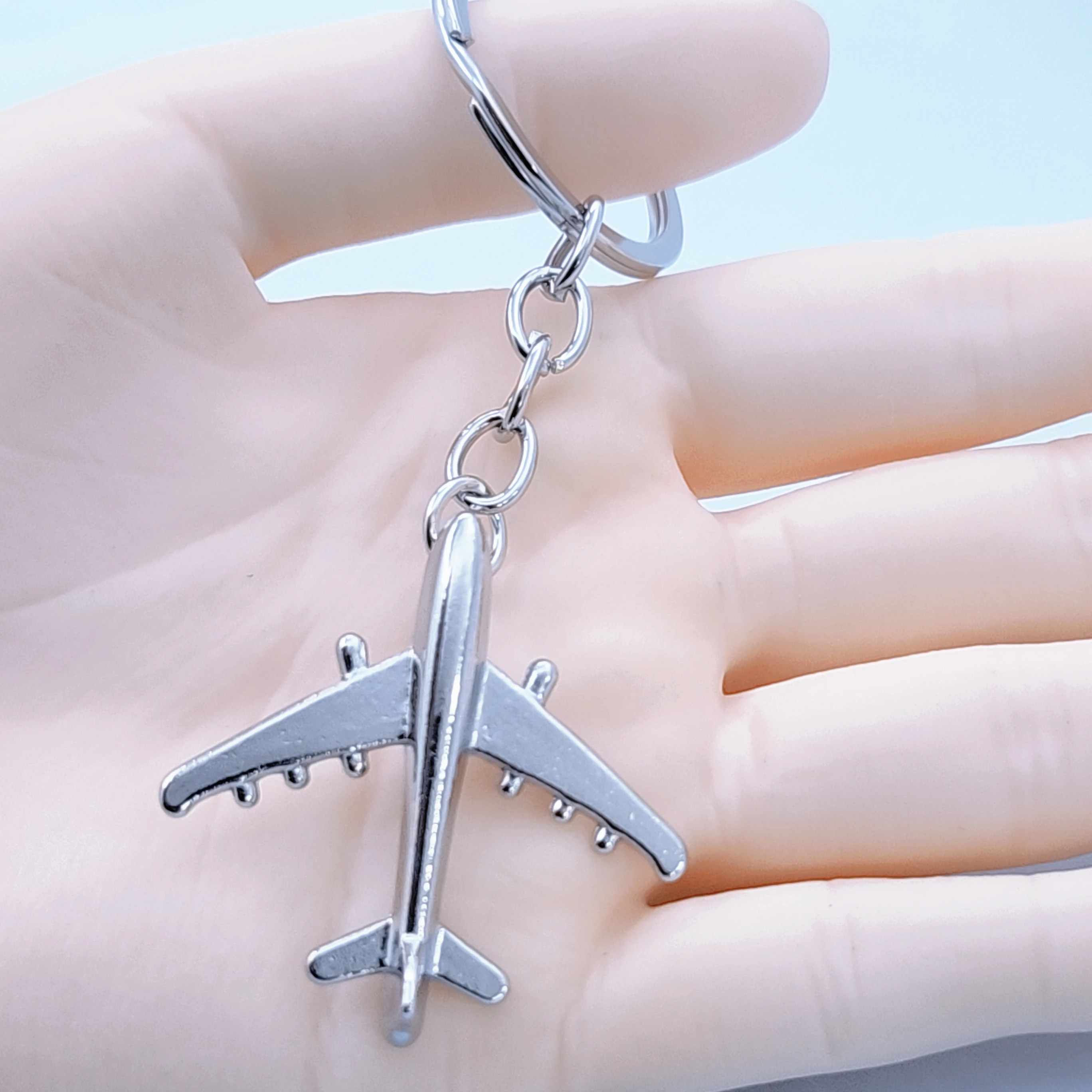 European and American fashion simulation airplane creative keychain business small gift keychain pendant