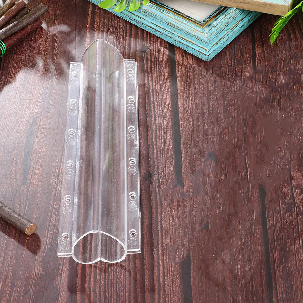 

Vegetable Grow Shaping Mold Heart Design for Cucumbers Fruits Garden Use Sturdy Plastic Fruit and Vegetable Growth Former