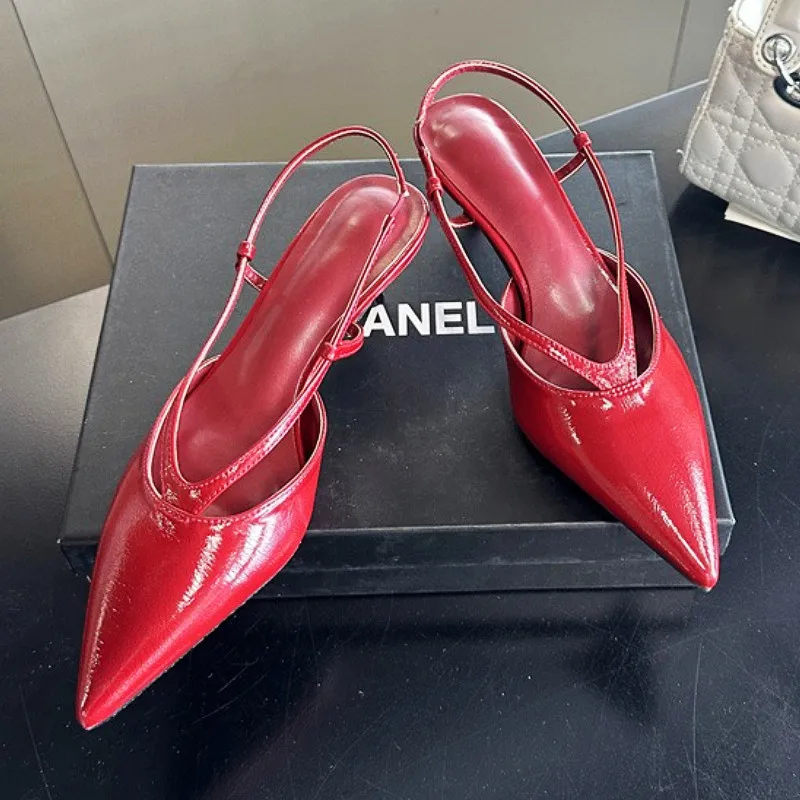 

Брендовые дизайнерские босоножки на низком каблуке, женские пикантные V-образные шлепанцы с тонкими ремешками и открытой спиной, туфли Mueller, элегантные модельные туфли-лодочки на каблуке с котенком