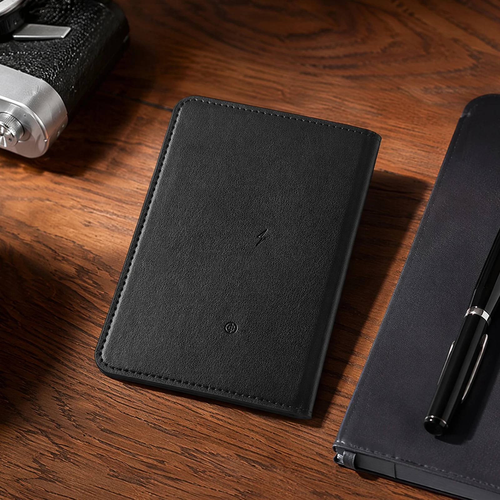 Smart Anti-Lost Passport Cover with Location Tracker PU Leather Multi-Card Slot Wallet for IOS Wireless Charging Travel