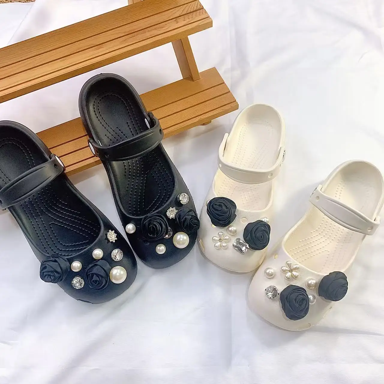 3D Black Rose Pearl Rhinestone Clog Sandals for Women, Mary Jane Strap Sandals, Summer Breathable Non-Slip EVA Slippers, Vintage Sweet Cool Style Versatile Women's Shoes