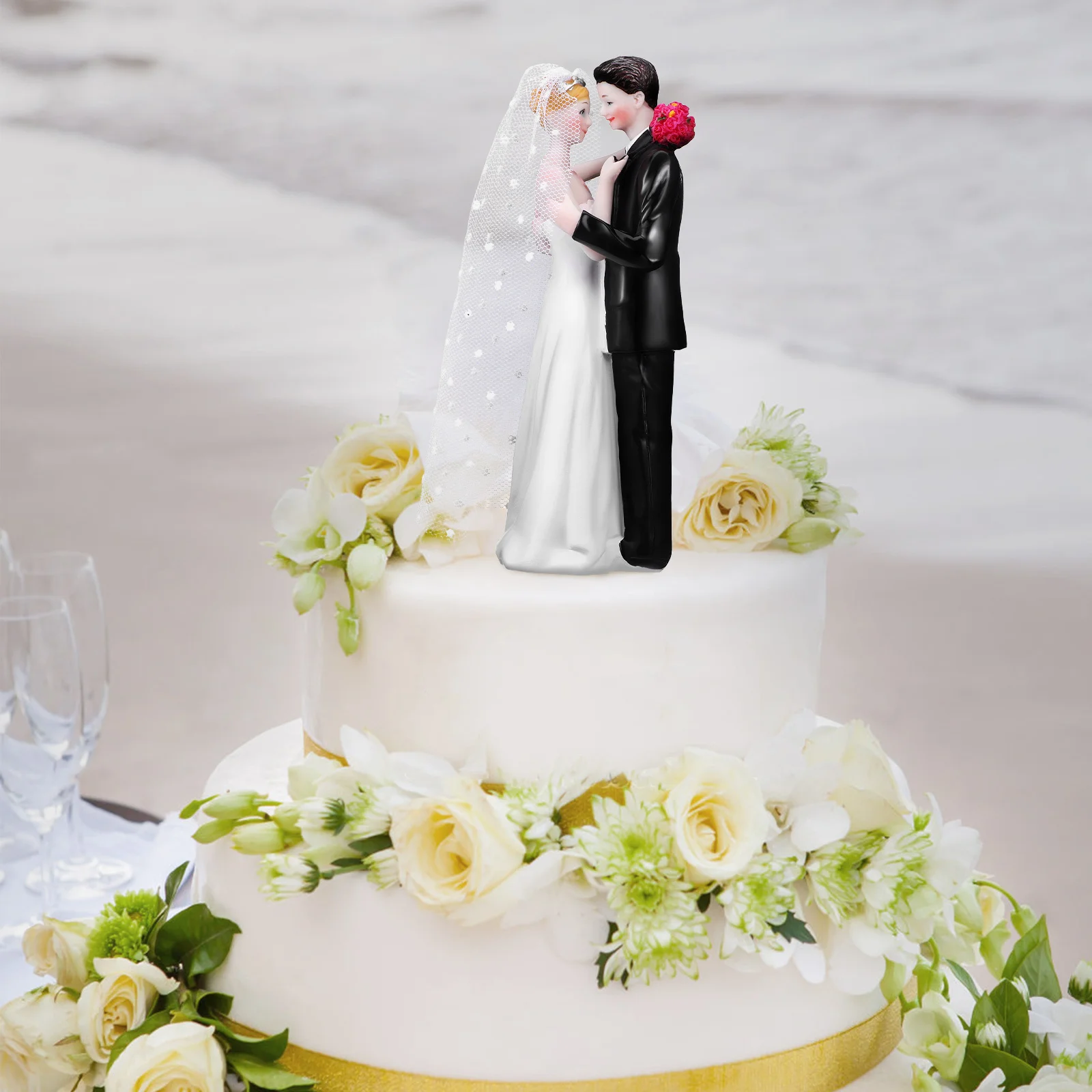 

Wedding Cake Topper Bride Groom Resin Elegant Design Romantic Couple Decoration for Wedding Party Keepsake Cake