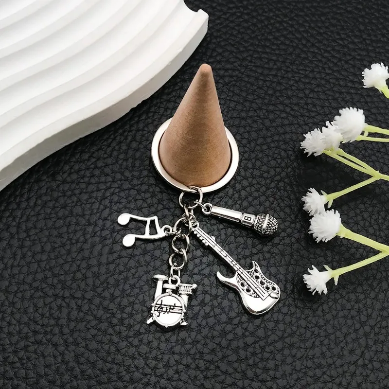 American fidget spinner, spin key chain, karambit, metallic texture, personality, trendy toys, small pendants, anti-anxiety toys