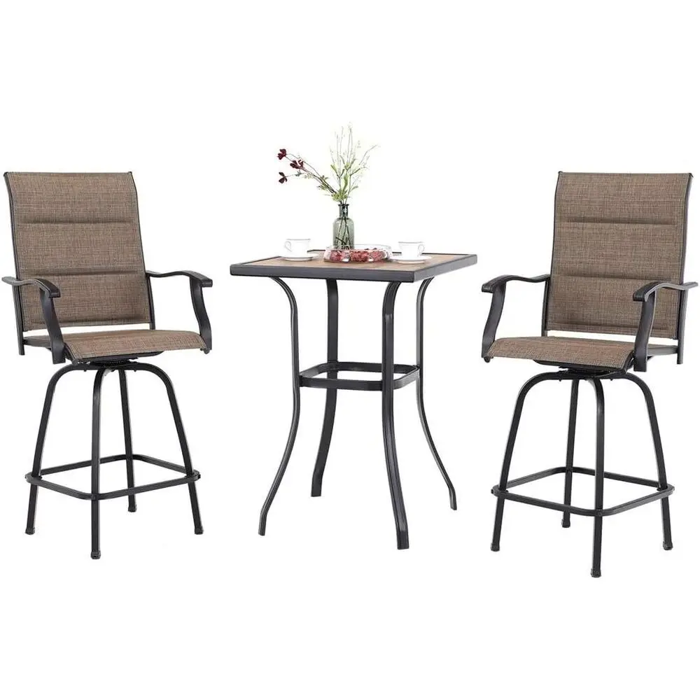 

Коричневый комплект из 3-х вращающихся барных стульев с мягкими сиденьями из текстилена и всепогодным высоким столом для патио.