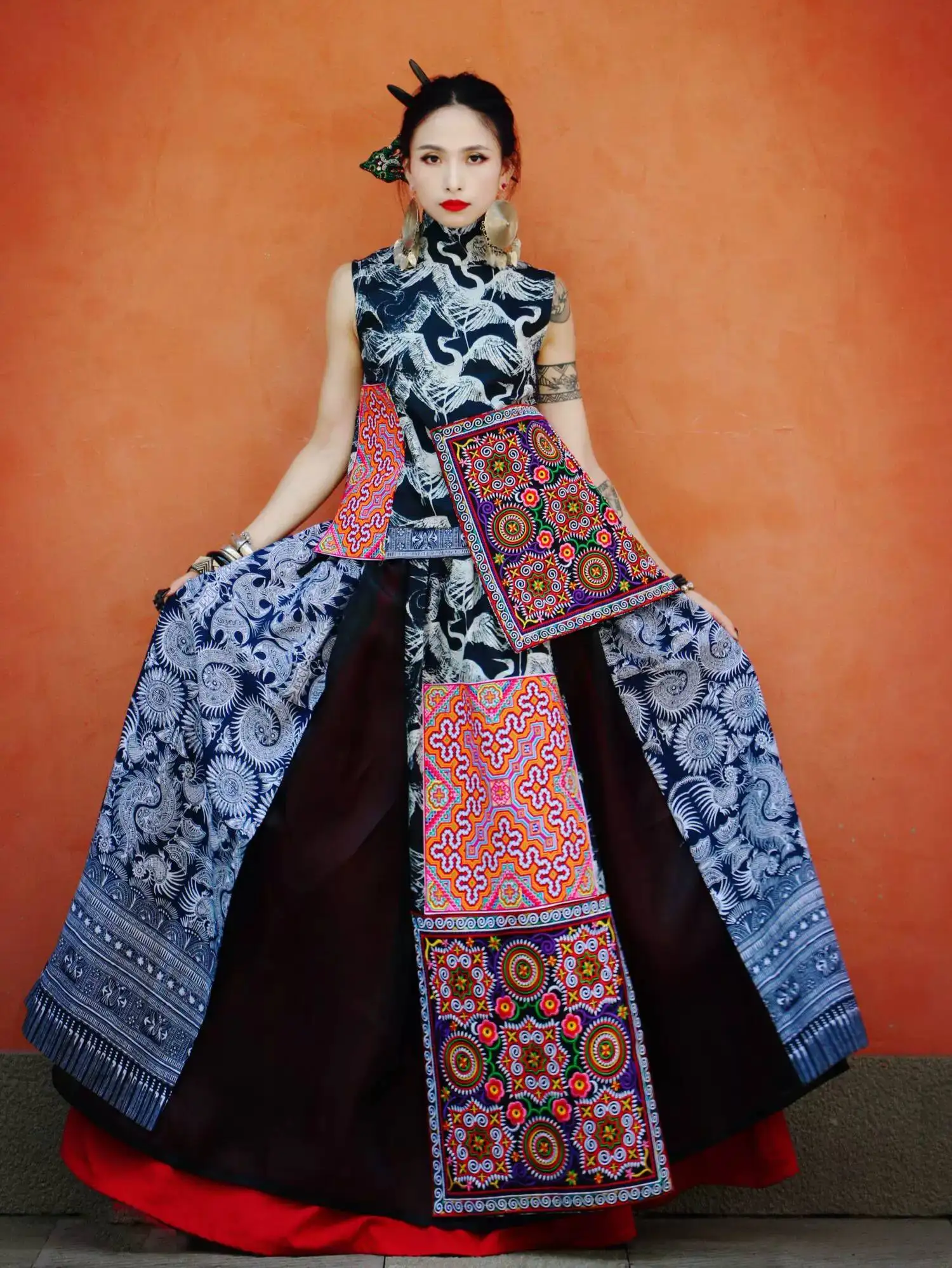 Conjunto Tradicional de Ropa para Niñas Miaojiang, Chaleco y Falda con Bordado Miao, Bolsillo con Diseño de Grulla Negra, Cuello Alto, Estilo Étnico