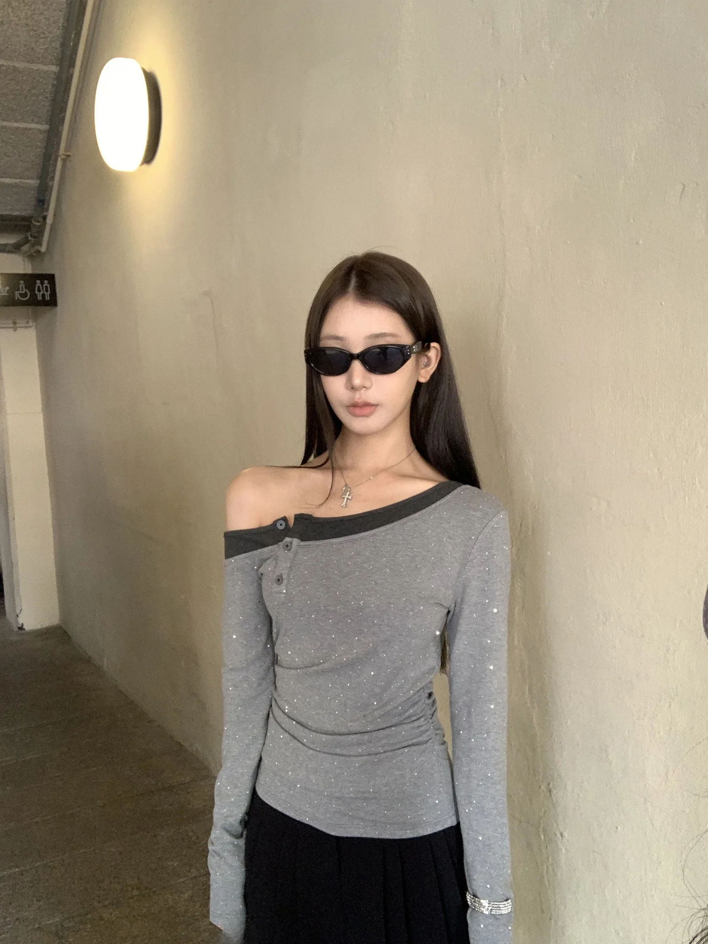 

Красная женская футболка с длинным рукавом Red Celebri, новинка весны 2026, в стиле Pure Desire Hot Girl, имитация двухслойности, облегающий топ с открытыми плечами