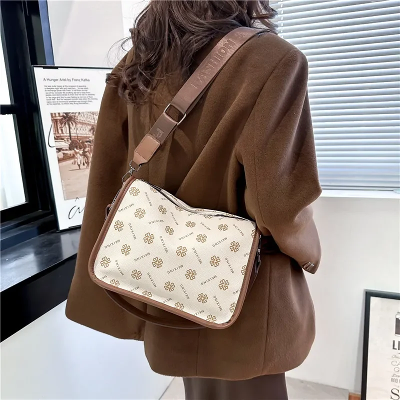 

‌2025 Pillow Shoulder Bag Women, Vintage-inspired Crossbody Purse with Quilted Design, Oversized Retro Tote & Adjustable Strap