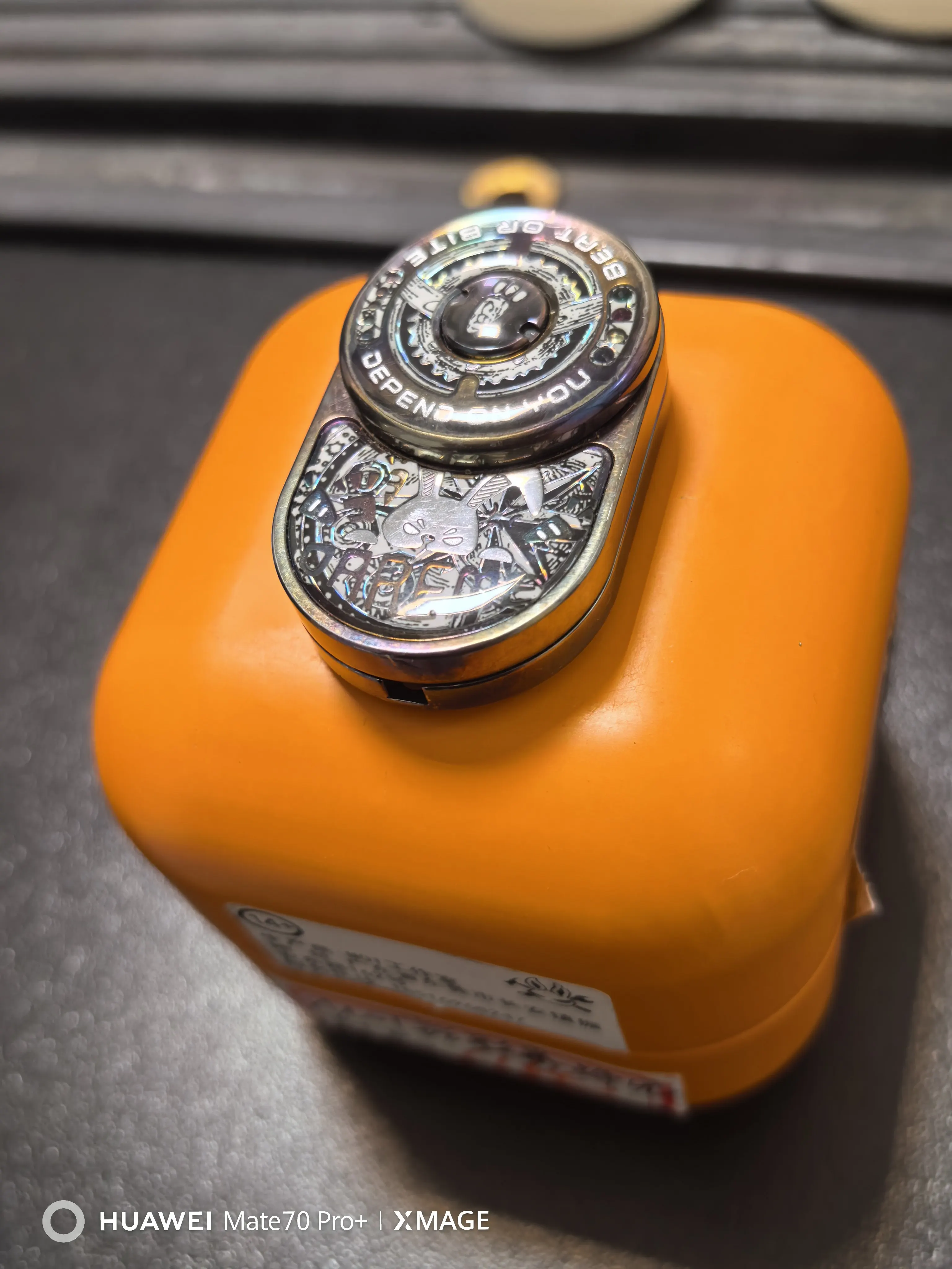 Used EDC MOTmix Zirconium Color Rabbit Genuine + Luminous Sealing Crystal, The Fineness Is As Shown in The Picture