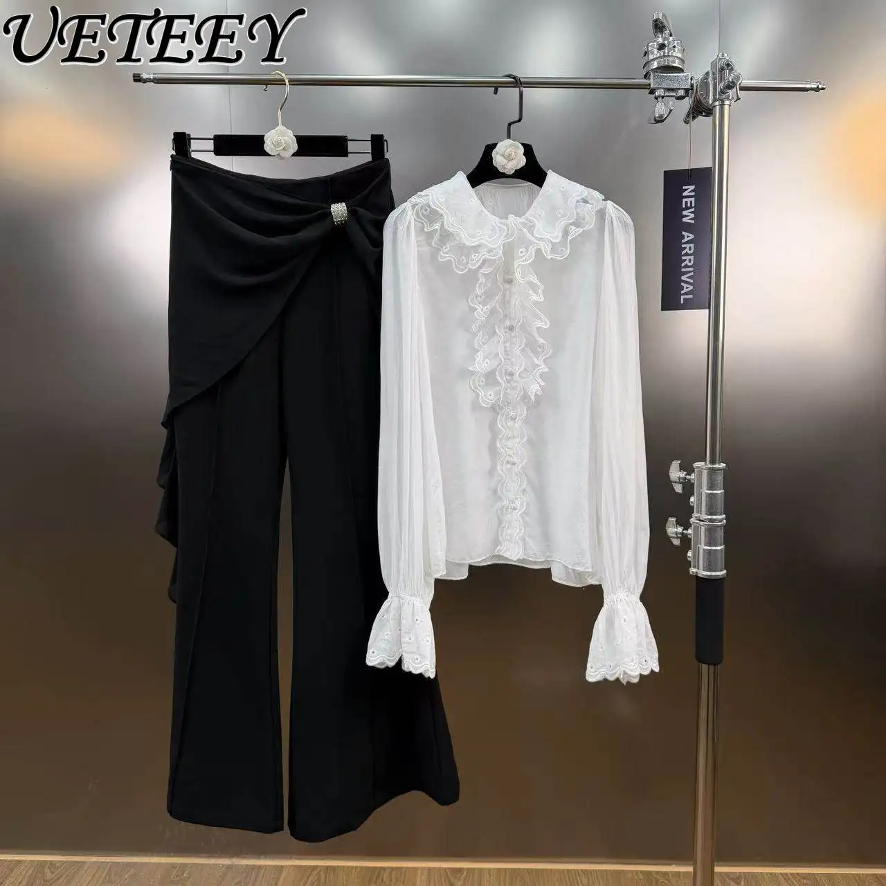 2026 Pantaloni a gamba larga a vita alta stile minimalista primaverile e camicia con colletto in pizzo ricamato bianco Set da due pezzi per pendolari francesi