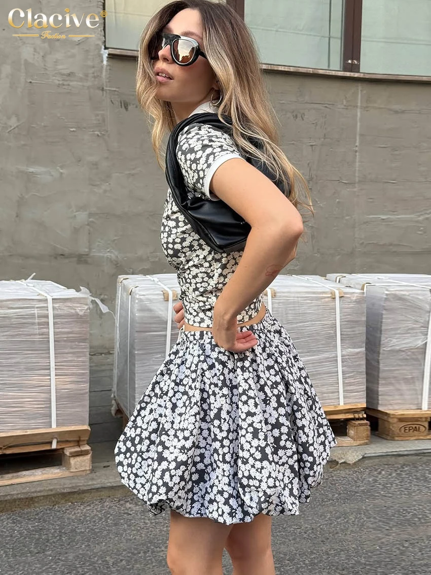 Women's 2 Piece Set: Crop Top and High-Waist Pleated Mini Skirt