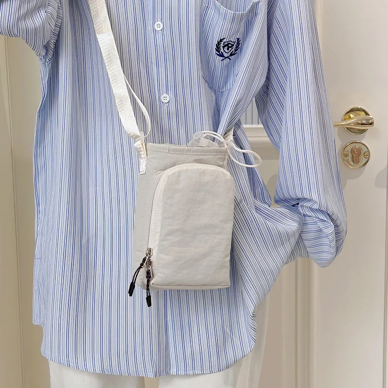 Casual Nylon Bucket Bag Unisex Lightweight Mobile Phone Bag Sports Water Cup Crossbody Bag for Outdoor Daily Use