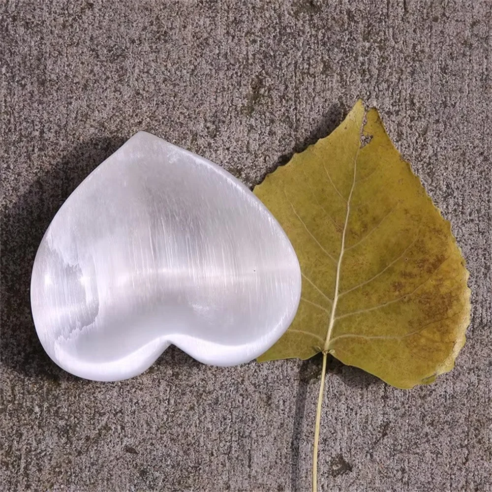Natural White Selenite Handmade polished Crystal Heart Bowl Hand Carved Heart Shape Selenite Crystals for Reiki Healing Meditati