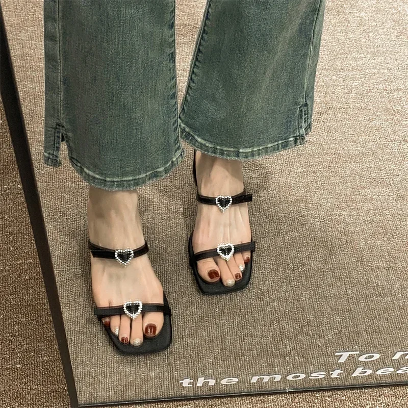 شباشب نسائية 2025 صيف جديد فرنسي كعب سميك صنادل عالية الكعب المرأة حجم كبير مشبك الماس Zapatos De Mujer #2