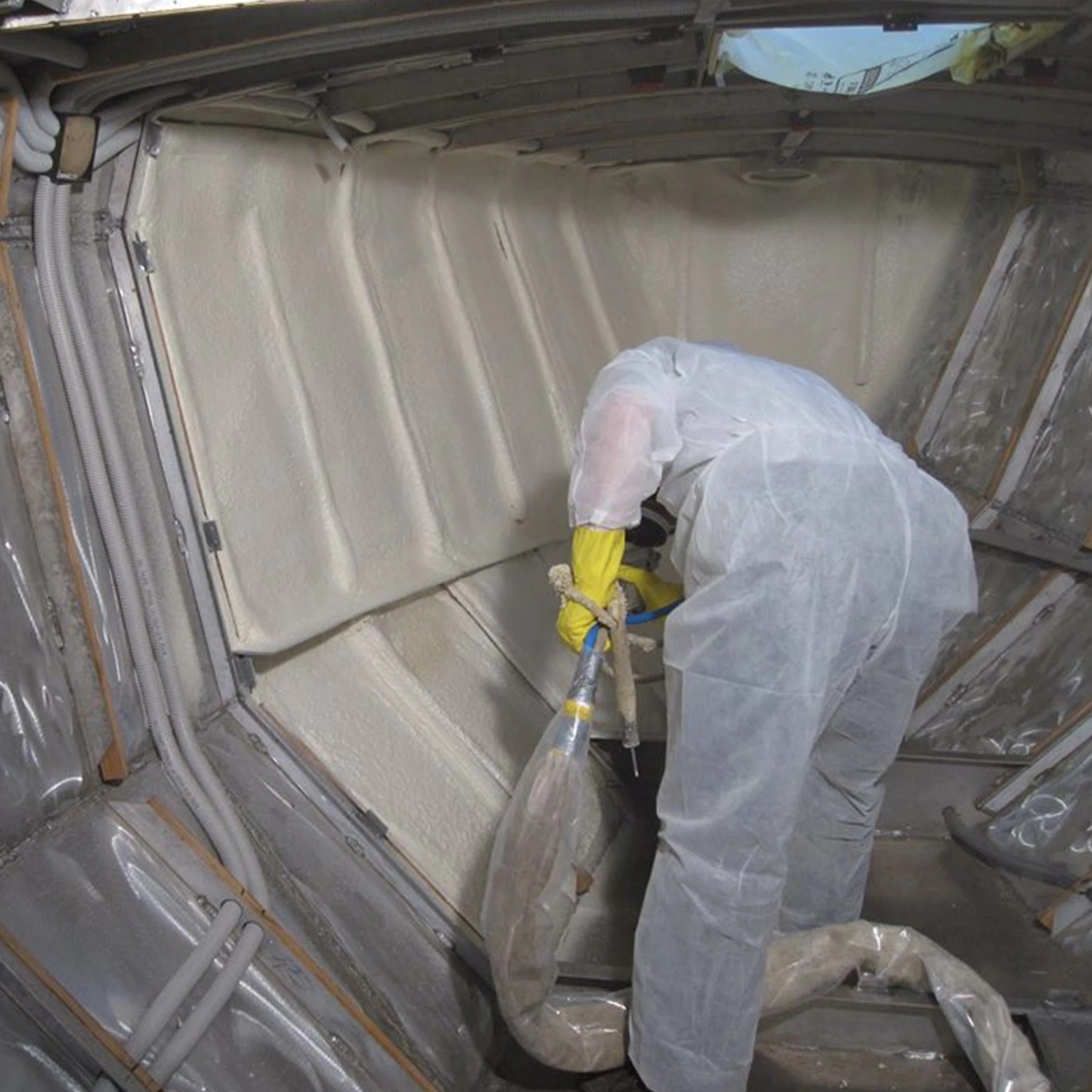 Two Components PU Sprayer Polyurethane Spray Foam Raw Material for Wall Roof High Density Polyurethane Foam for Sound Absorbing