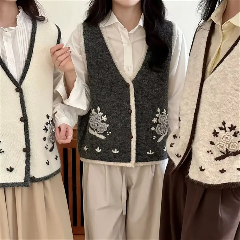 

High-End Three-Dimensional Crochet Knitted Vest Women, Autumn 2025 New Style, Elegant Versatile Design, Niche Sweater Vest
