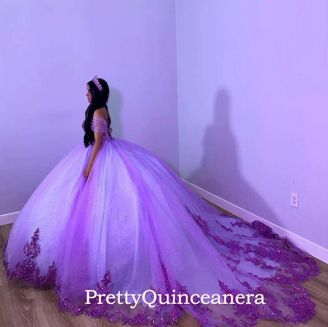 Colori personalizzati Illusion abito Quinceanera principessa lilla e avorio con treno smerlato per la festa di compleanno del 15 °