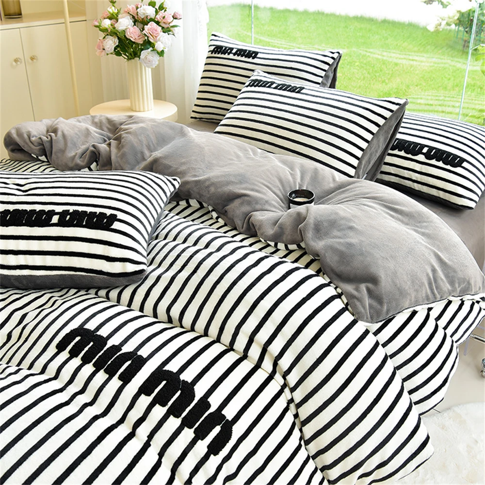 Stripe Milk Velvet Bedding Set Thickened Winter Warm Four Piece Sets Home Girls Bedroom Decor Quilt Cover Pillowcase Bed Sheet