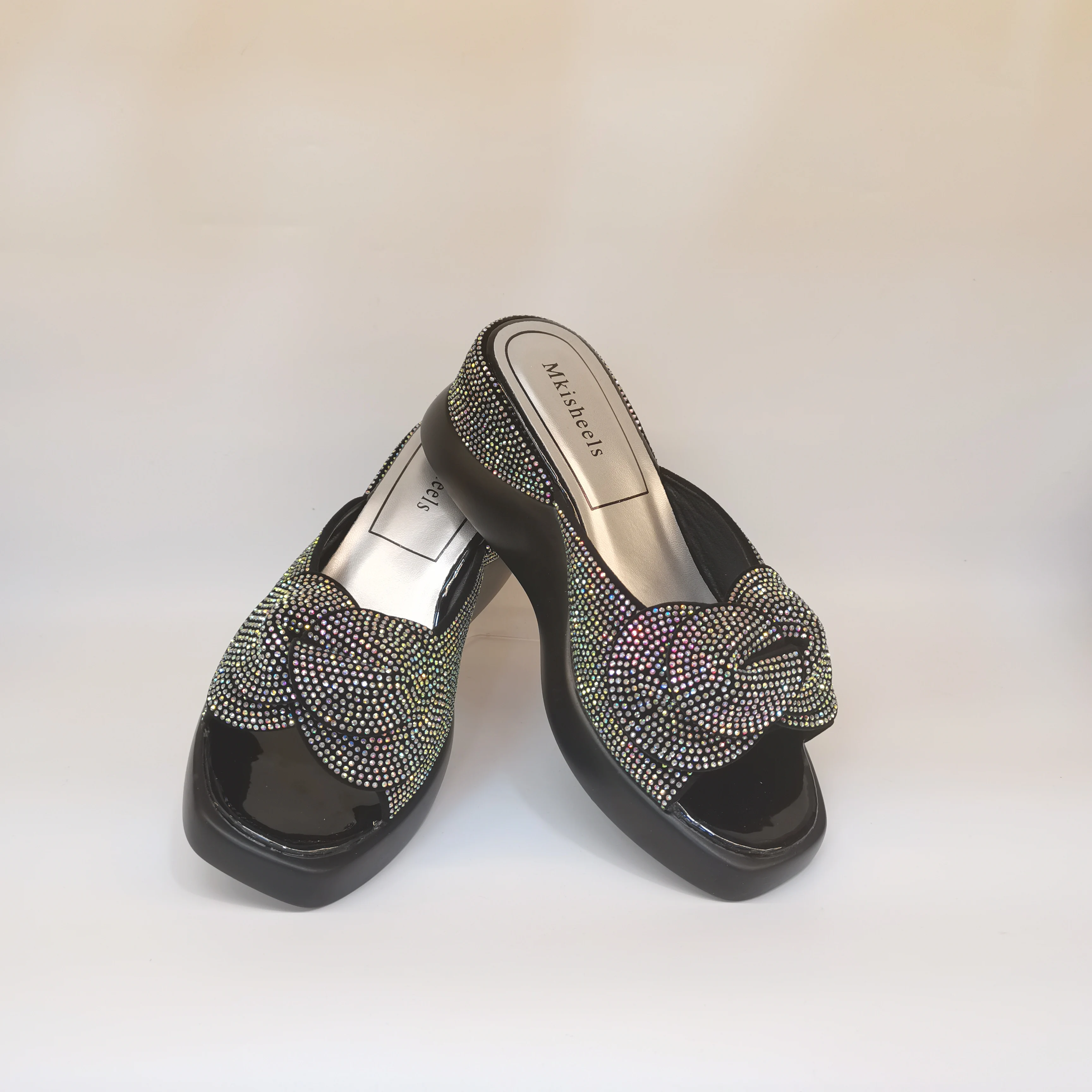 

Summer Slippers for Women Luxury Rhinestone Slippers Beach Sandals for Women Trend Design Gold Shoes Mid-heel Slippers F518-1