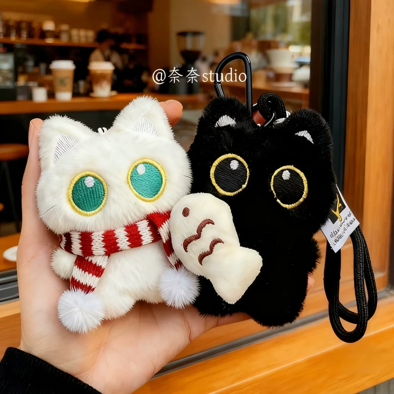 

9cm Cute Dazed Big Eyes Black Cat Plush Doll Holding Small Fish Creative Couple Bag Charms Mini Black Cat Keychain Pendant Gift