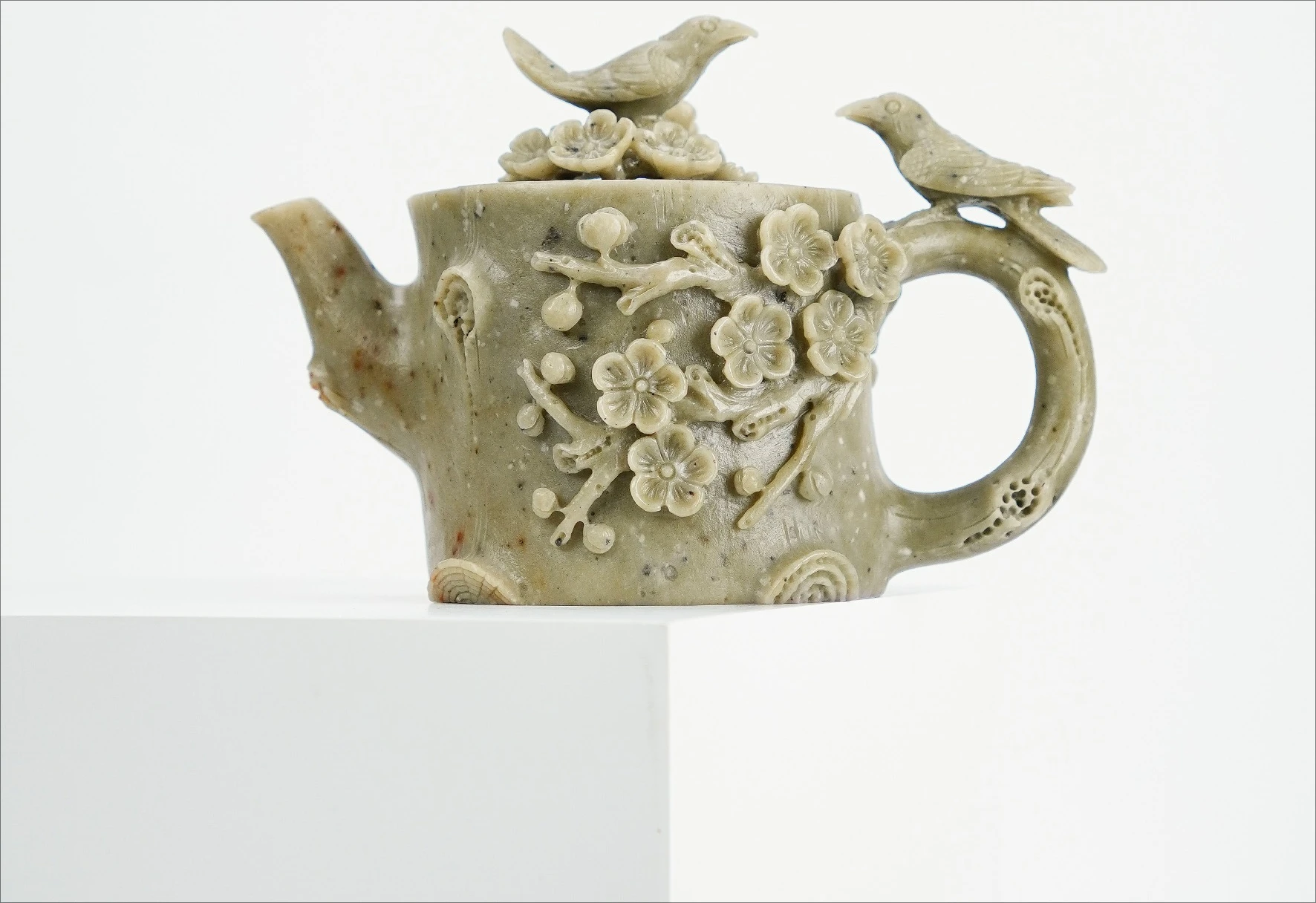 

Natural moraine jade plum blossom pile pot magpie carving flower and bird making tea high-end stone pot