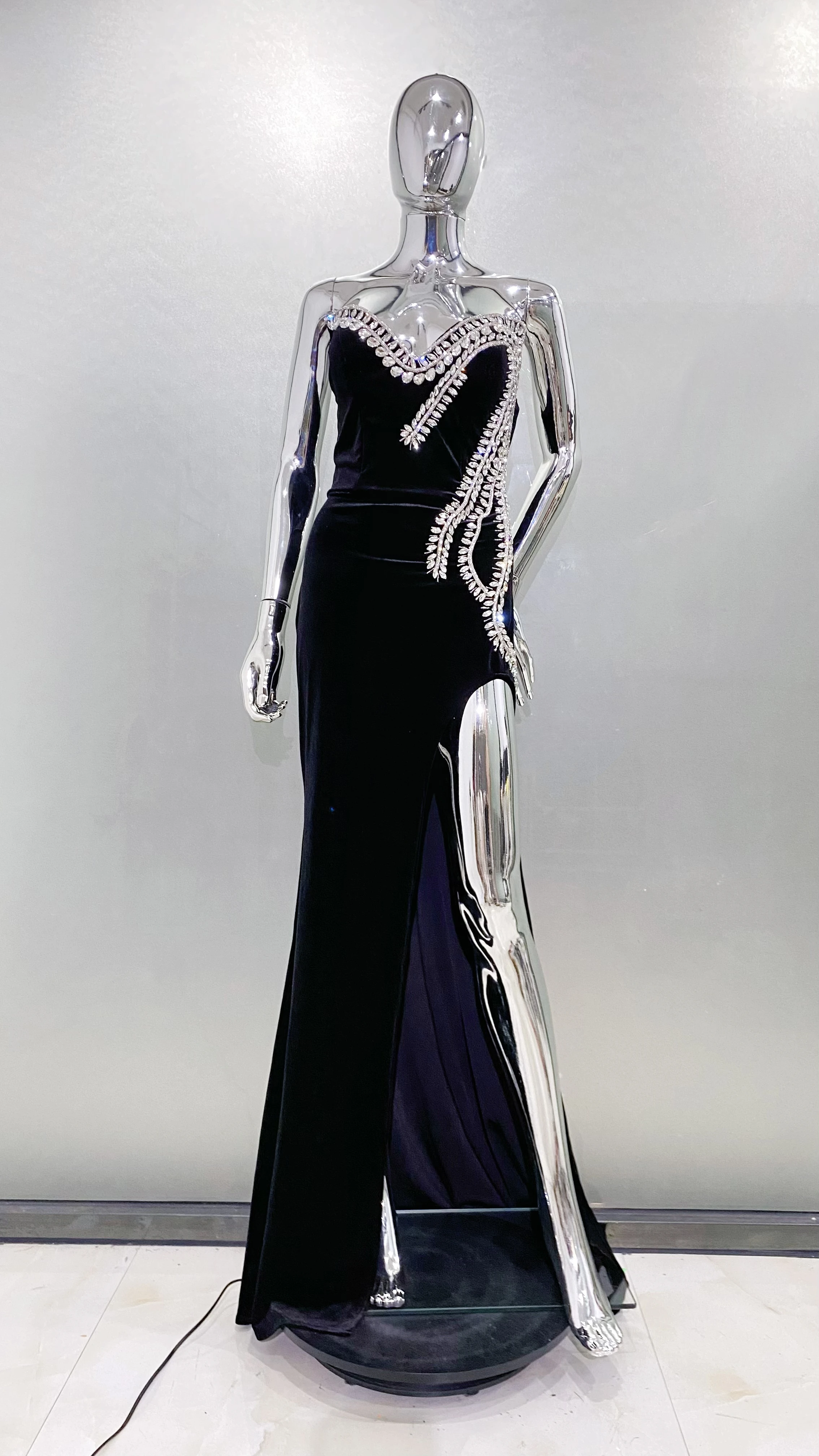 Luxury Stereoscopic Rhinestone Design HIgh Slit Strapless Floor Length Dress Graceful Woman Evening Dress Performance Costume