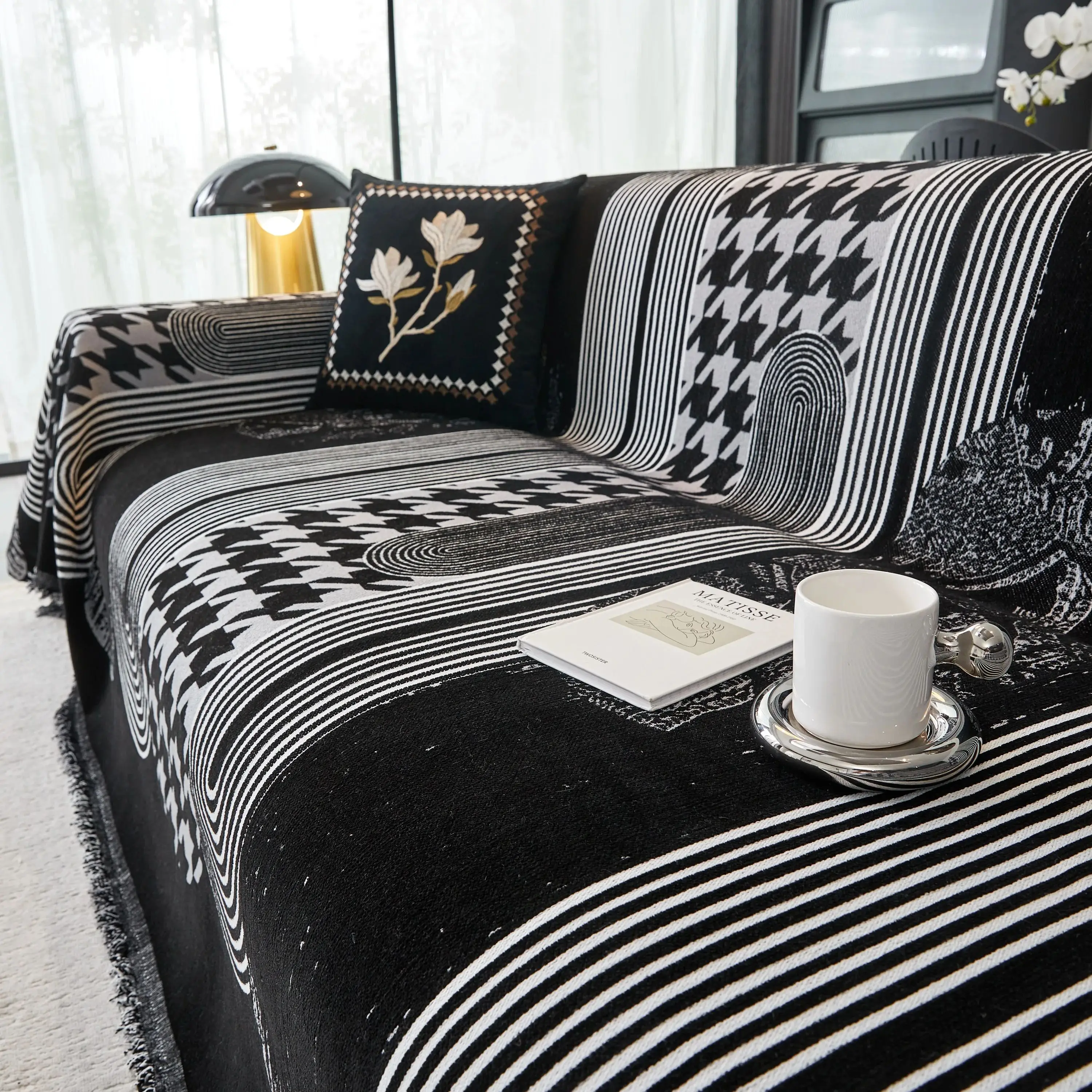

1pc reversible woven Jacquard Houndstooth‌ chenille sofa cover throw suitable for kinds of sofa blanket easy care pet friendly