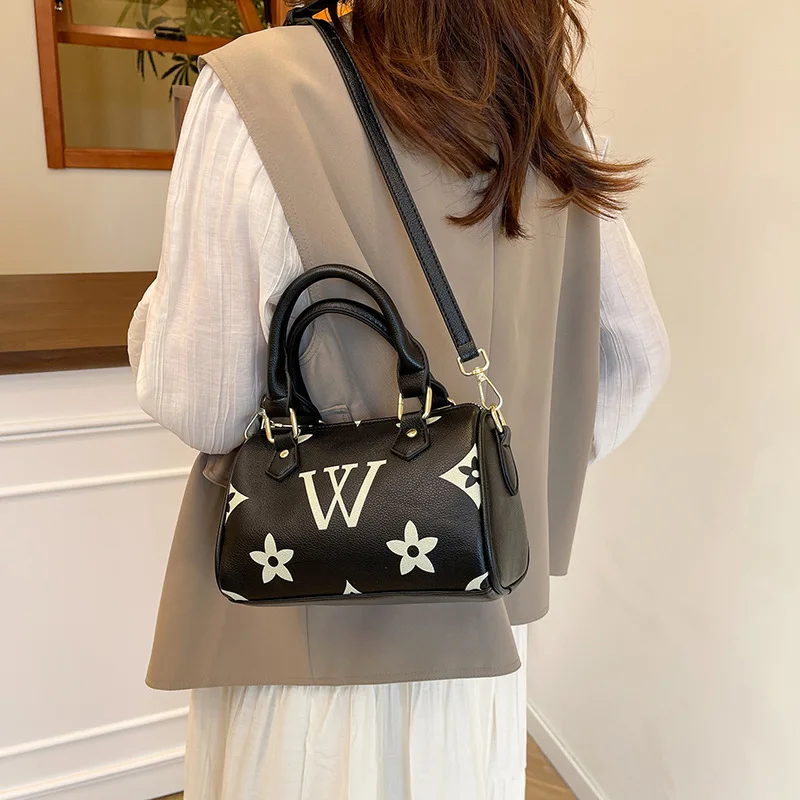 حقيبة يد مطبوعة ممتازة جديدة لعام 2025 - ريترو قديم - تصميم حروف الزهور، حقيبة ساعي نسائية متعددة الاستخدامات، حقيبة مربعة صغيرة عصرية