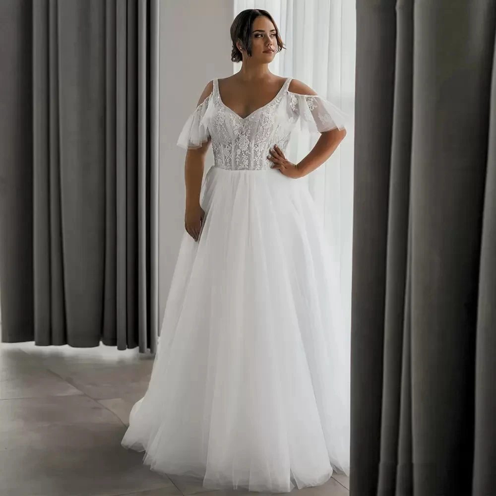 Suknie ślubne plus size, gorsetowe, krótkie rękawy, dekolt w serek, odkryte plecy, linia A, długie suknie ślubne, koronkowe aplikacje, eleganckie, boho, plażowe.
