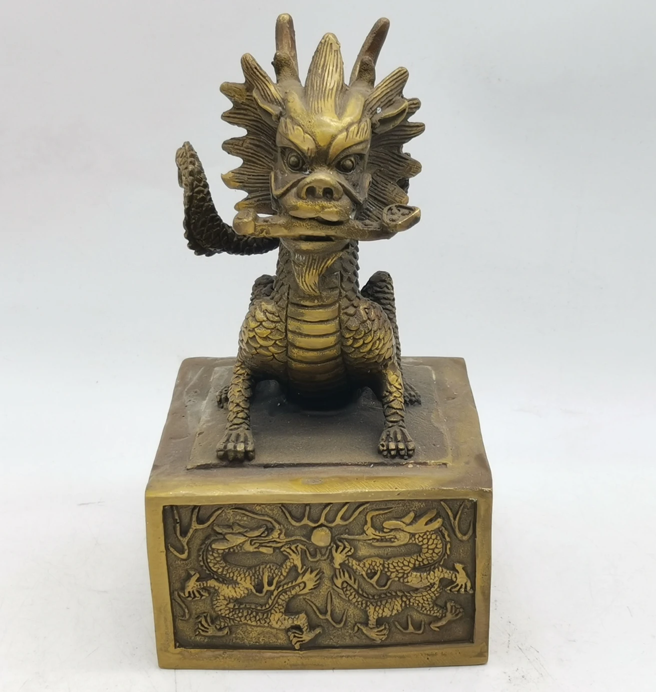 

Dragon Statue Golden Dragon Seal Decorative Sculpture Craft Brass Dragon Collectible Statue Antique Home Decor