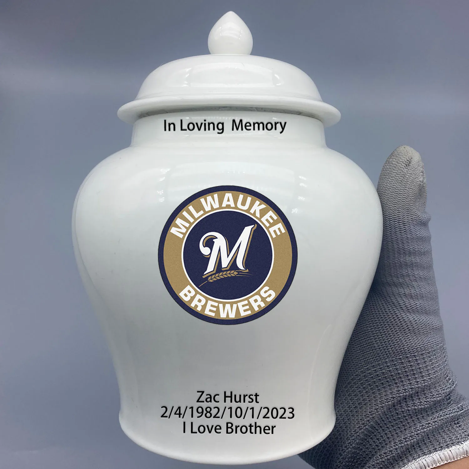 

Medium Urn for Milwaukee Brewers-baseball themed Custom.Send me the name/date you want to appear on the urn by Remark Message