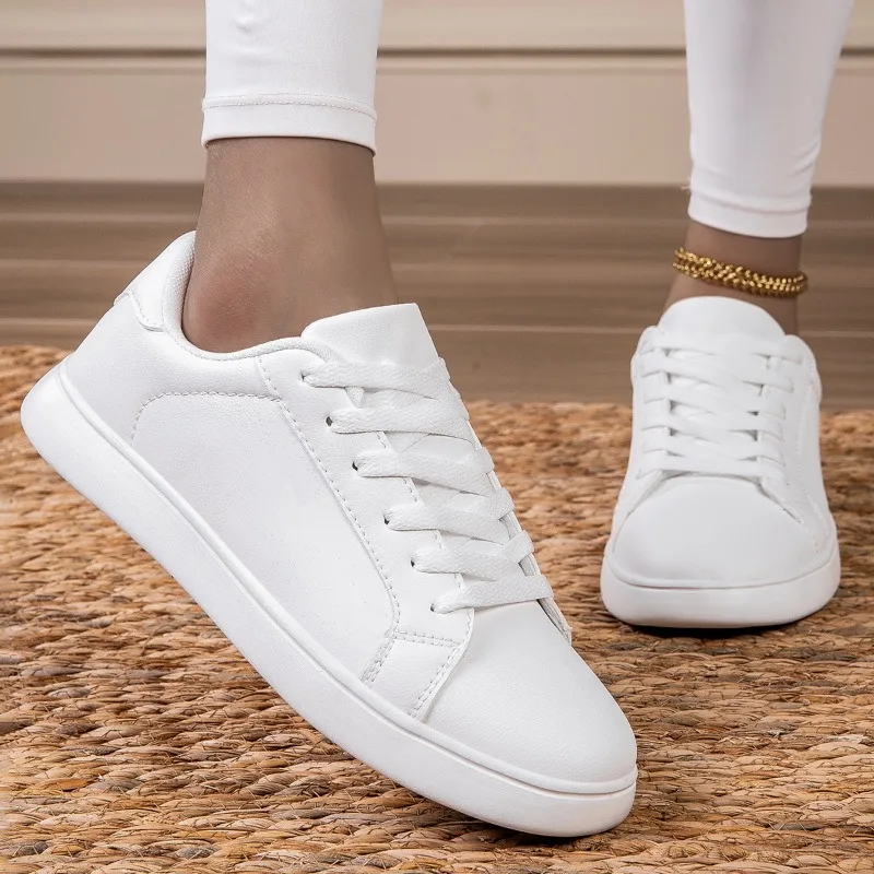 

MAEDEF Women Skateboard Shoes Comfortable Lightweight Breathable Non Slip White Casual Shoes Walking Sneakers Women Skate Shoes