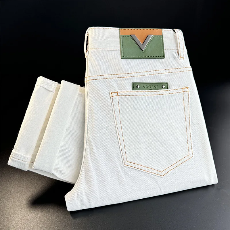 

Легкие роскошные белые джинсы, мужские облегающие маленькие ноги, осень 2026, новый тренд, модные длинные брюки высокого класса