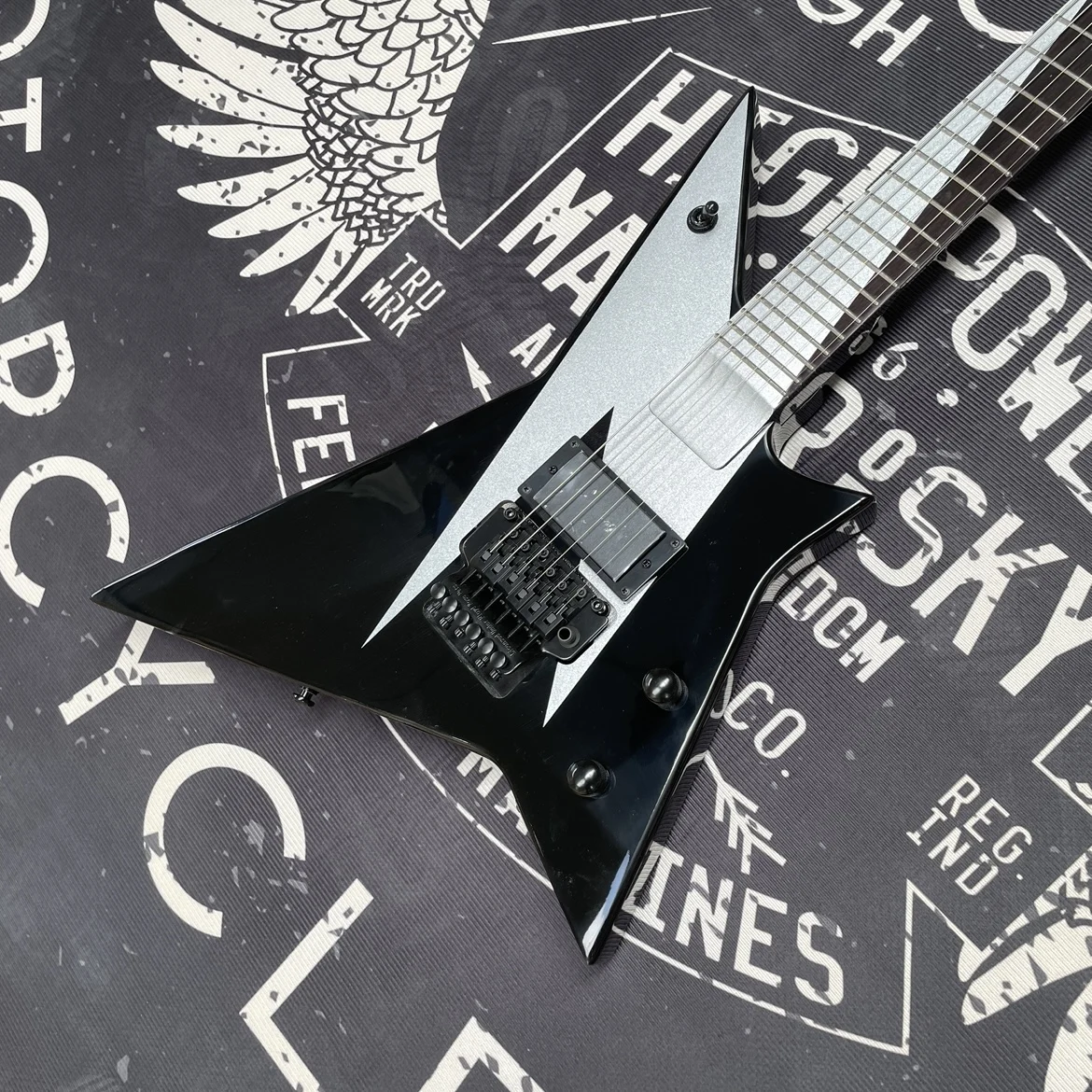 

6-String Black Electric Guitar, Black Hardware Double-Locking Tremolo System Guitars, Easy-To-Play Portable Electric Guitarra