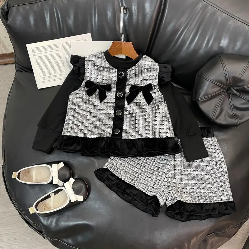 

2026 Spring New Model Korean Version Girl Grid Comfortable Cute Two-Piece Set Child Long Sleeves Shorts Three-Piece Set