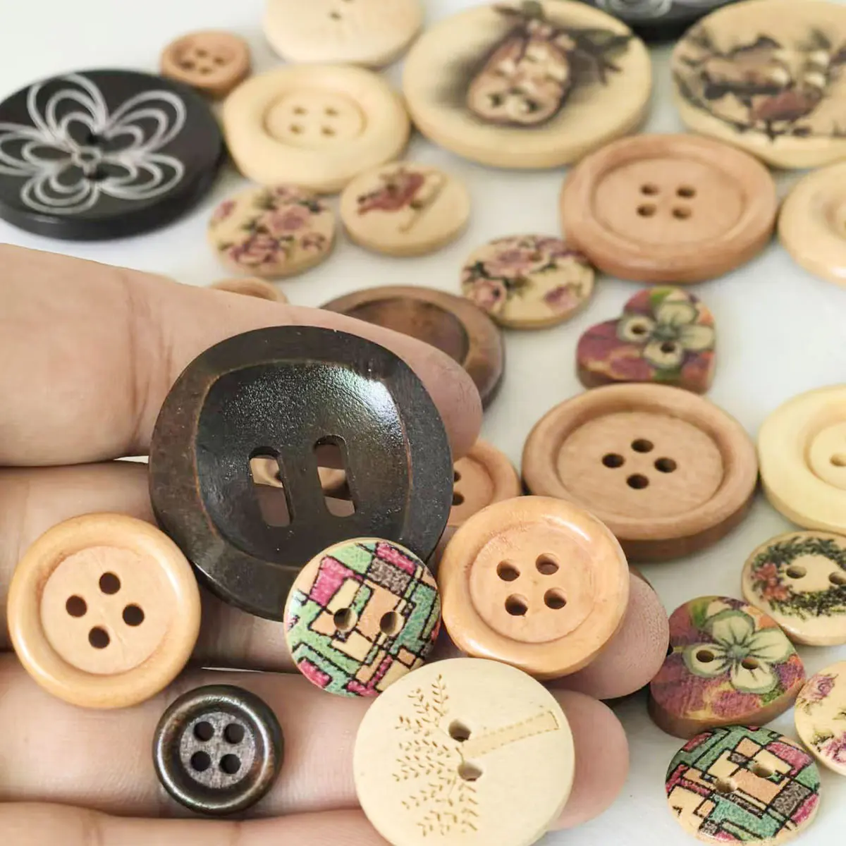 

50PCS Mixed Patterns Wood Button Connectors Charm Handicrafts Home Decoration Making Accessories Supplies 11-30mm Material Pack