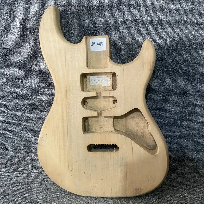 JB685 Orden personalizada Cuerpo de guitarra eléctrica de 6 cuerdas Pastillas HSH Puentes personalizados en tilo macizo Cuerpo de guitarra ST sin terminar