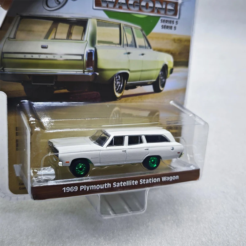 Greenlight 1:64 Station Wagon Series 5 1969 Plymouth Satélite aleación modelo de fundición a presión juguetes para niños coleccionar adornos