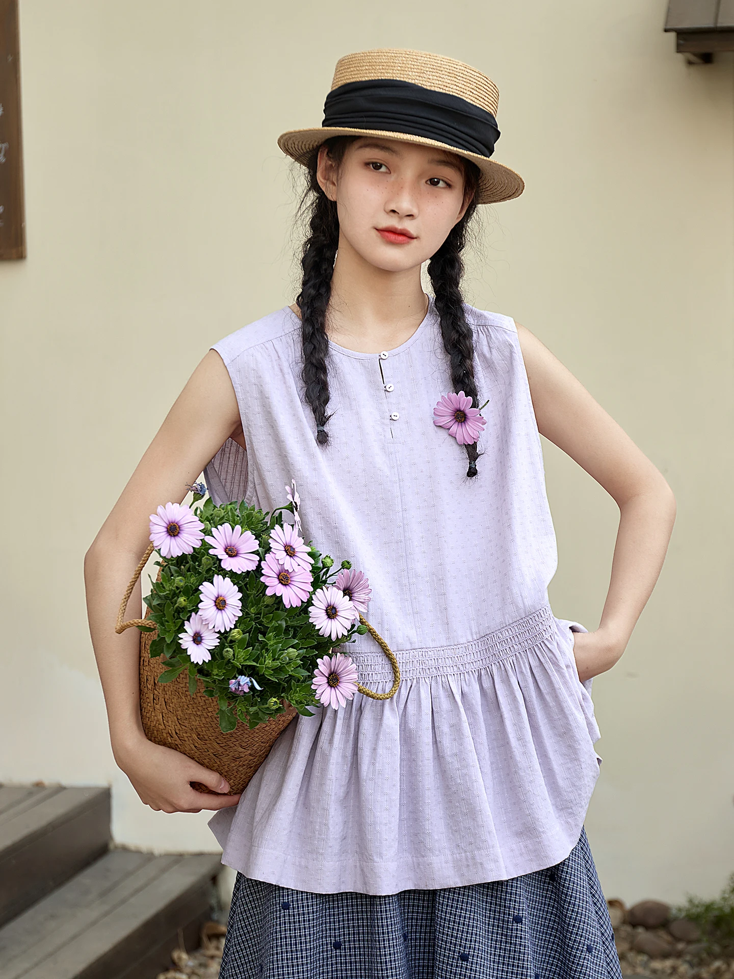 

Светло-фиолетовая женская летняя свободная блузка без рукавов с круглым вырезом из смесового хлопка и льна