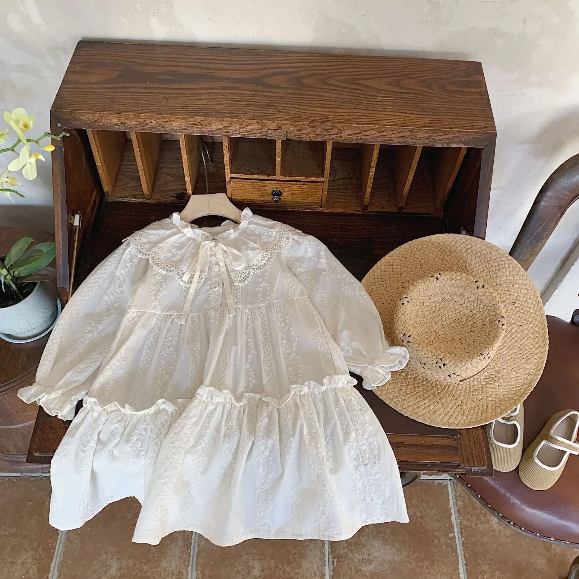 

Girl Dress New Spring Kids Child Korean Lace Dress Girls Princess Long Dress Clothes Children Girl Embroidery Cotton Dress 2 4 7