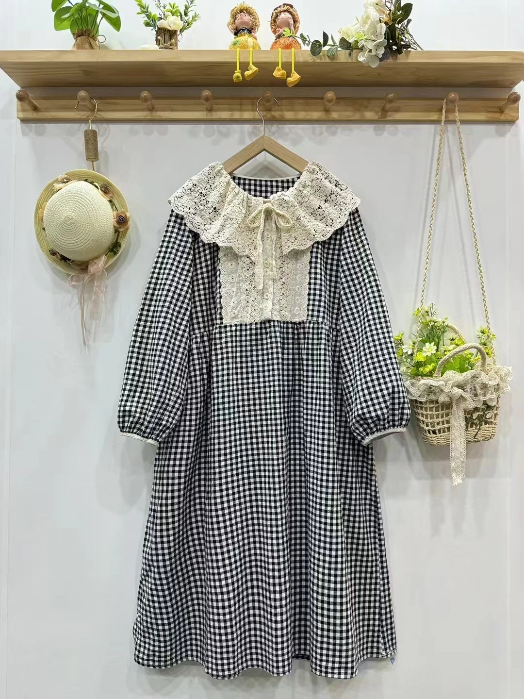 Autumn New Sweet Embroidered Lapel Plaid Dress Women Long Sleeve Loose Midi Dress 824-772