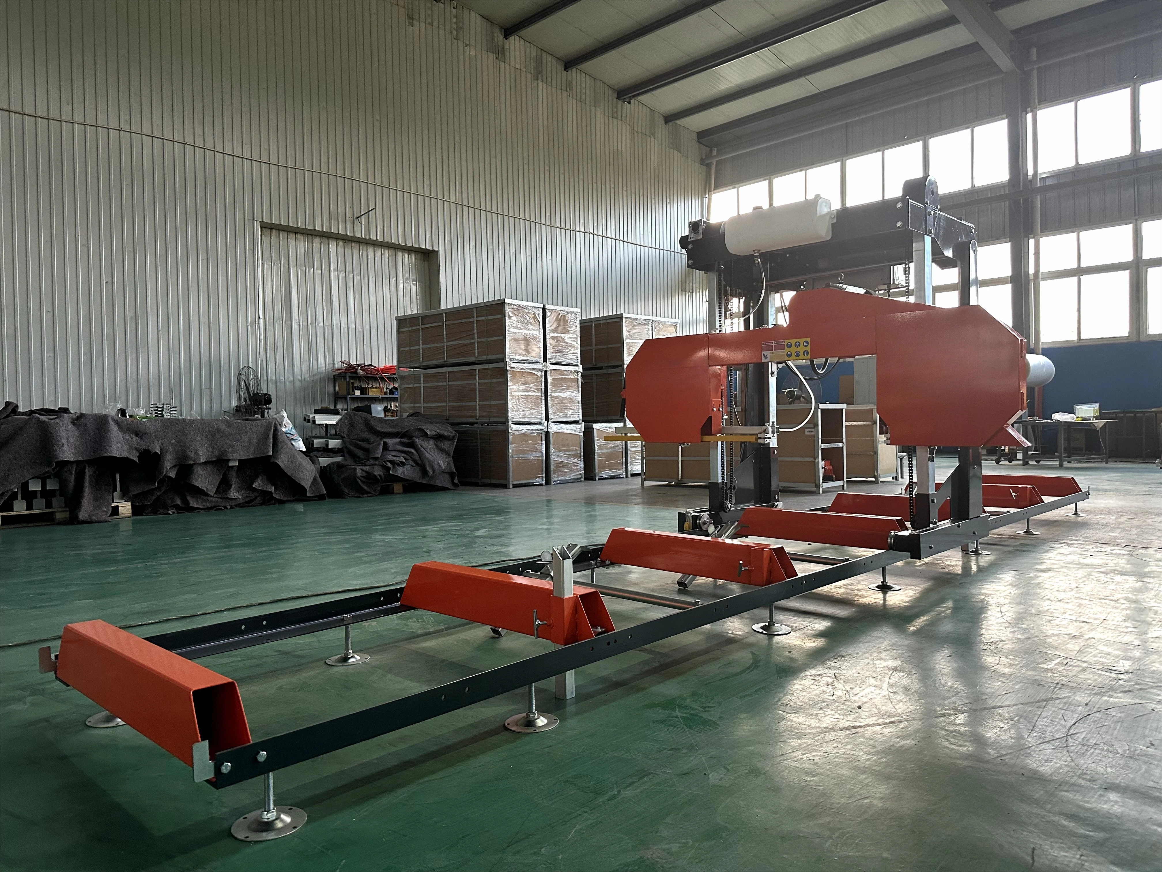 Przenośna piła łańcuchowa Auto-Lift 7,5 kW, wytrzymała elektryczna piła łańcuchowa do profesjonalnego cięcia drewna, obróbki drewna leśnego.