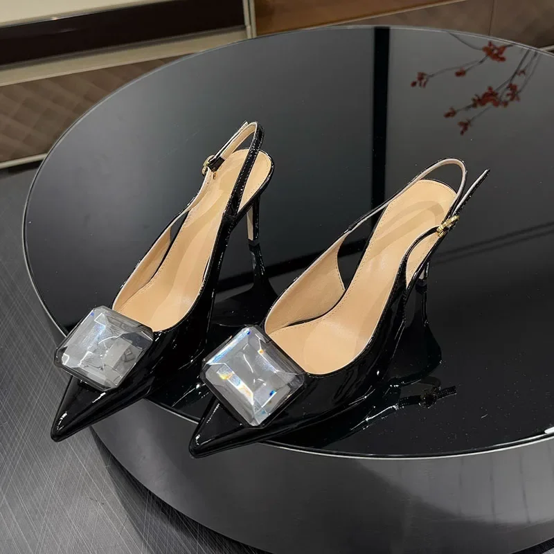 عالية الجودة صيف جديد جلد رقيقة صندل كعب عالٍ أشار تو حجر الراين مشبك حزام مثير فستان الحفلات أحذية النساء Mujer