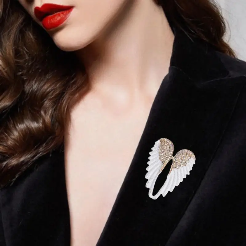 Exquisite Gradient Enamel Angel Wings Brooch For Women Sparkling Rhinestone Lapel Pin Party Wedding Clothing Versatile Jewelry