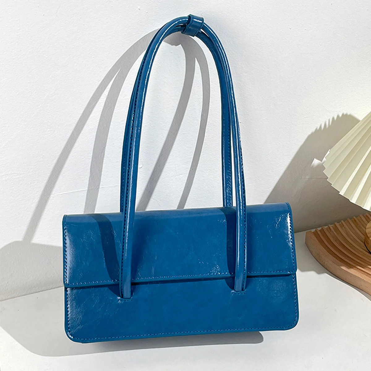 

Новая минималистичная и модная блестящая сумка через плечо с одним ремнем, идеально подходящая для ежедневных поездок и выходных прогулок.