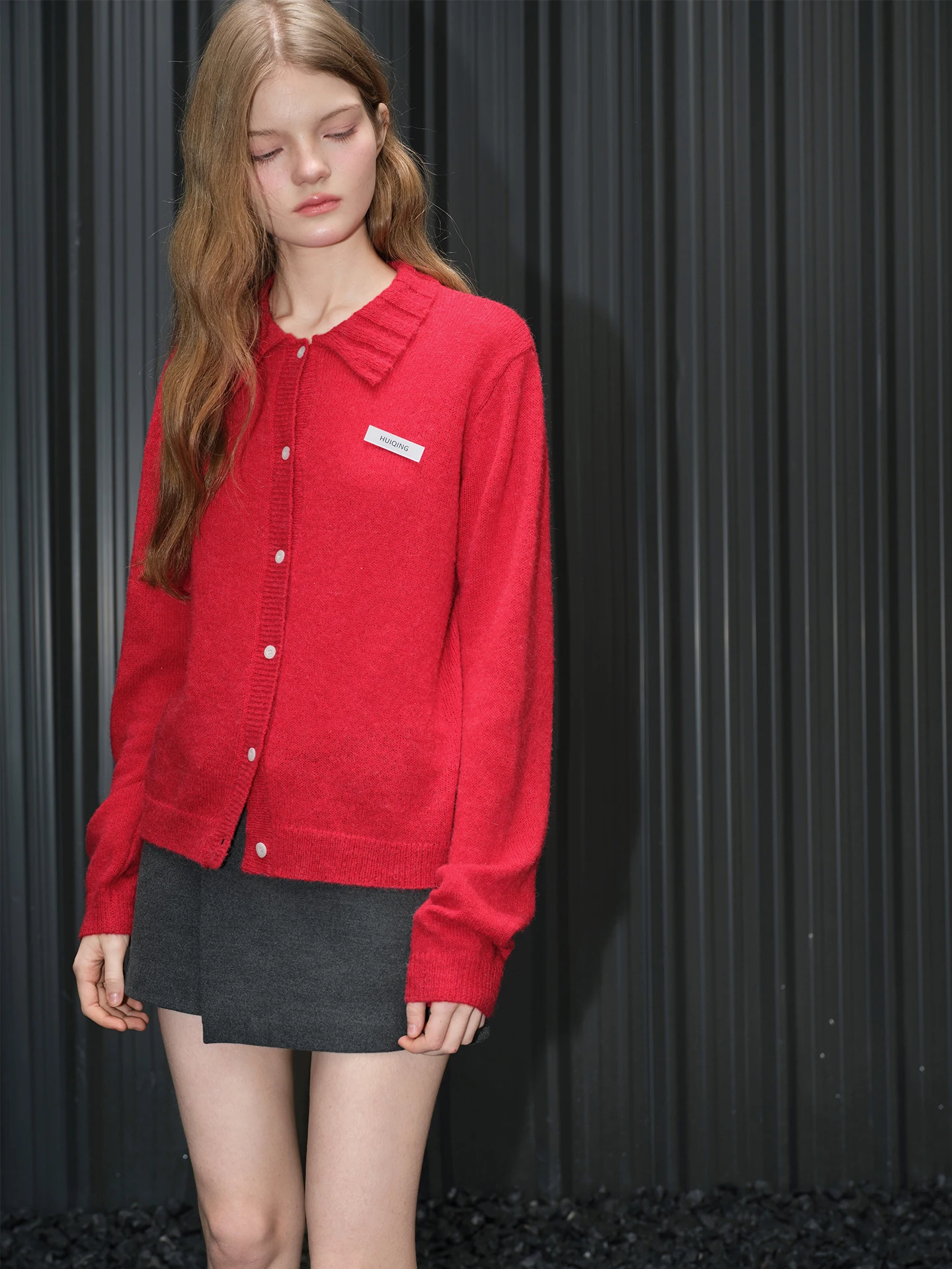 

Красный вязаный кардиган для женщин: модный дизайн Весна 2026, уличный стиль, длинный рукав, теплый, для прогулок