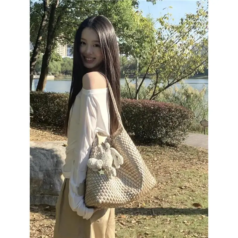 

Commuter Soft Leather Woven Bag Hand Woven Tote Bag Women's Large Capacity High-end Bag Hand-held Shoulder Underarm Bucket