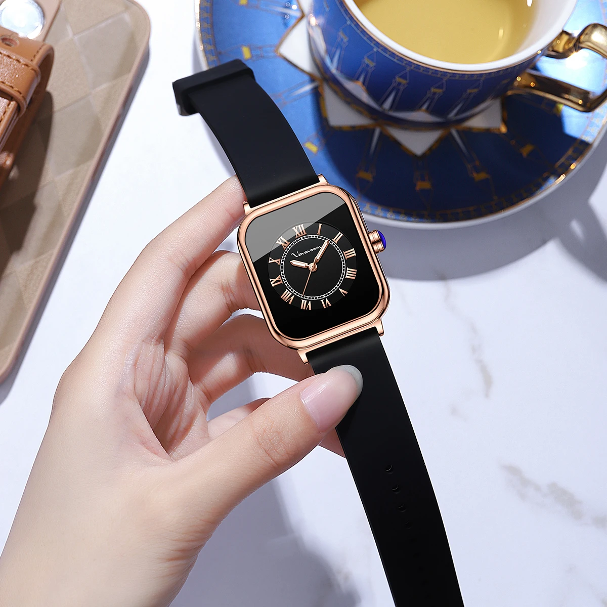 2024 New Women\'s Square Watch Fashion Silicone Strap Simulated Smart Dial 35mm Black Rose Gold Quartz Movement Girls Gift Watch