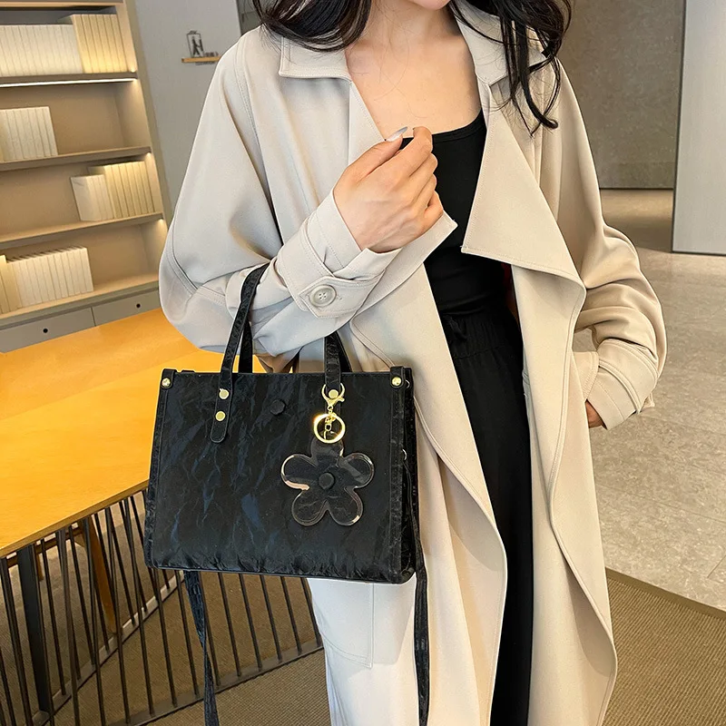 Простая портативная женская сумка большой вместимости, новая модная и модная сумка на одно плечо 2025 года, большая сумка через плечо